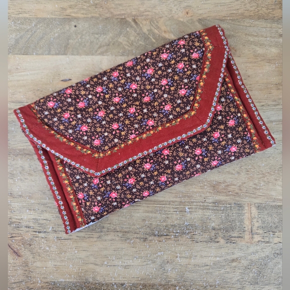 Suttles & Seawinds Quilted Clutch - Picture 4 of 8